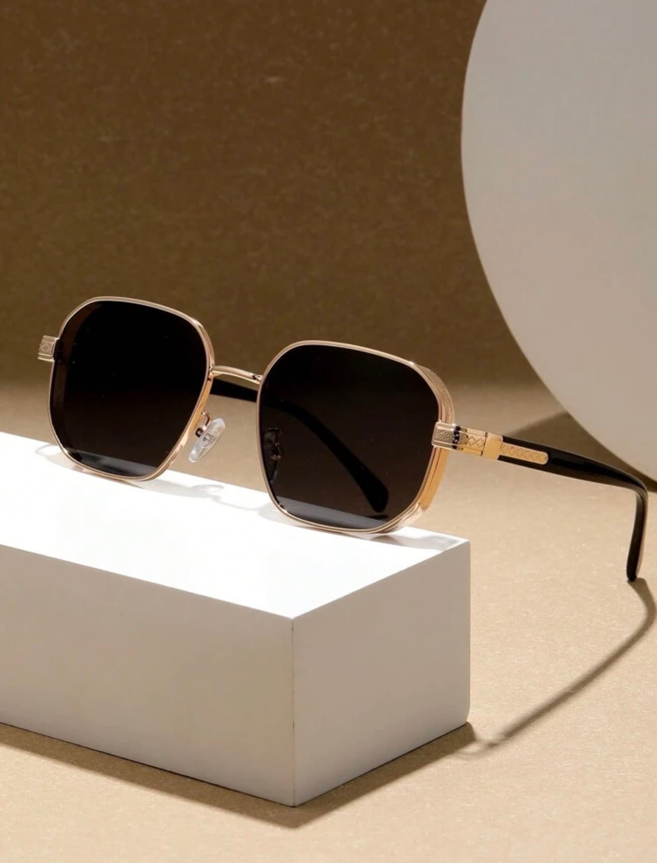 GAFAS DE SOL (Negro & Dorado) + Estuche — imagen 1